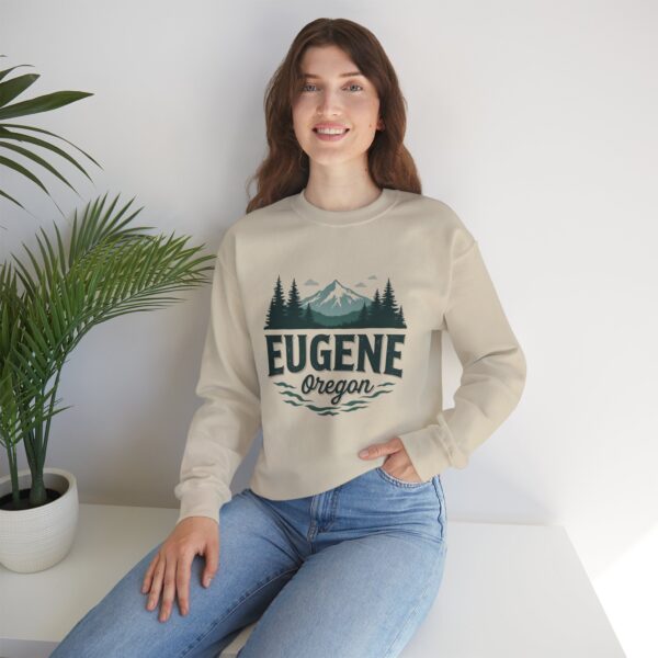 Eugene Oregon: College Town Vibes, Outdoor Adventure Nature Unisex Heavy Blend™ Crewneck Sweatshirt